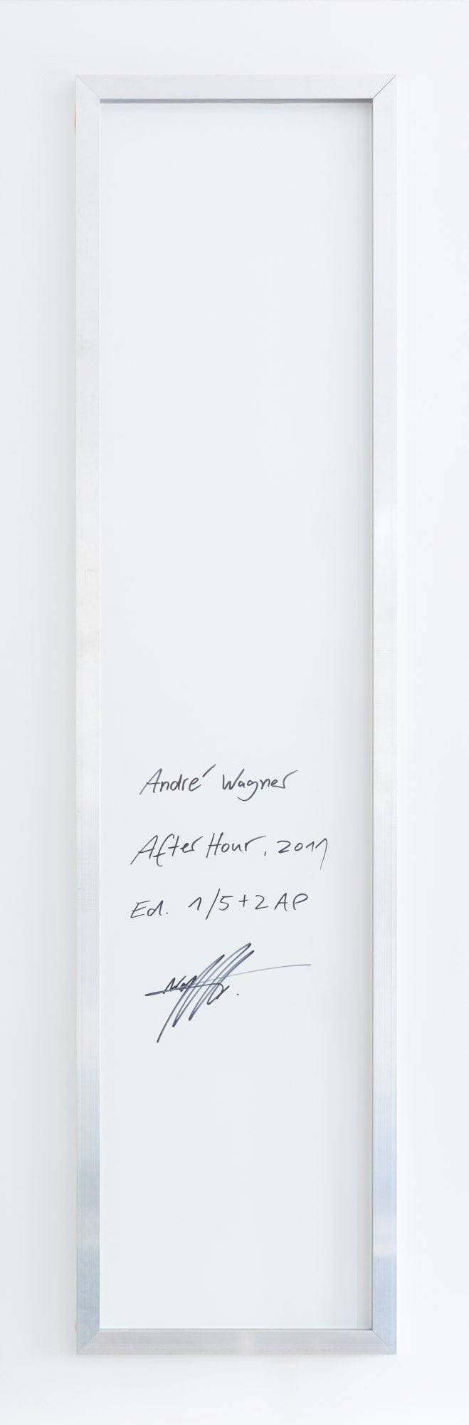 Vue du dos de l’œuvre photographique « After Hour » d’André Wagner.