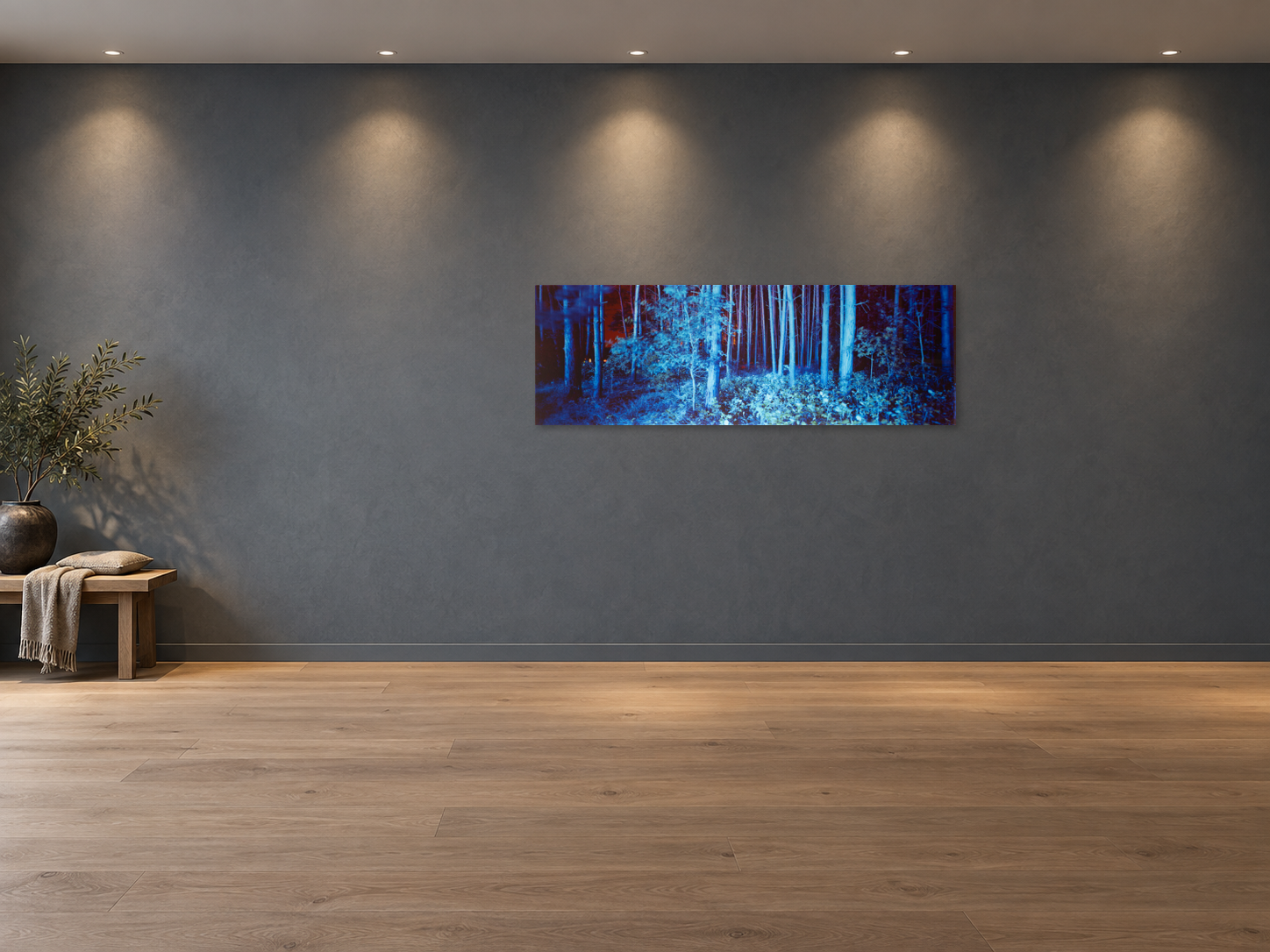 Visualisation d’intérieur avec l’œuvre photographique « Blue forest, Deutschland » d’André Wagner ; il ne s’agit pas d’une installation photographiée.