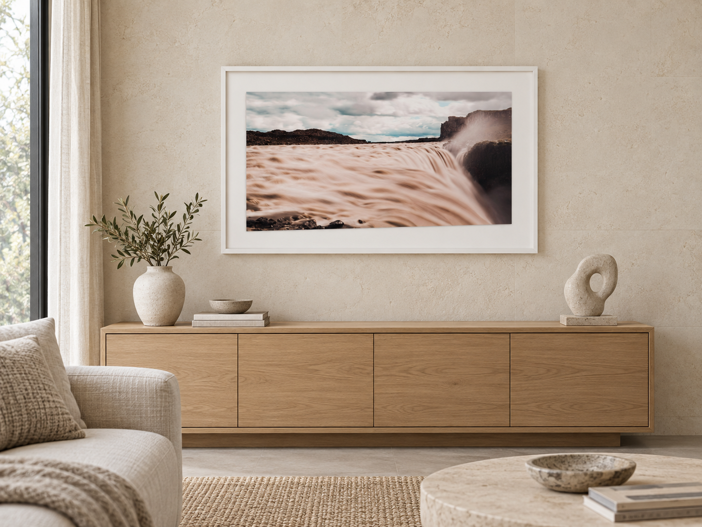 Visualisation d’intérieur avec l’œuvre photographique « Dettifoss, Island » d’André Wagner ; il ne s’agit pas d’une installation photographiée.