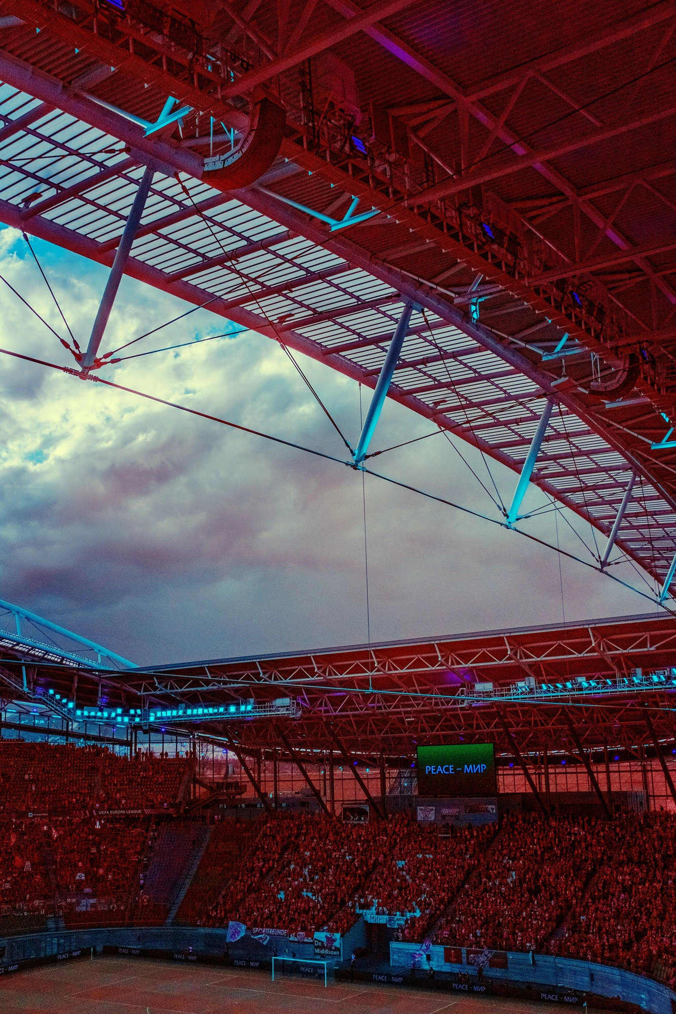 Photographie d’art infrarouge d’André Wagner: Football's Heartbeat - Leipzig.