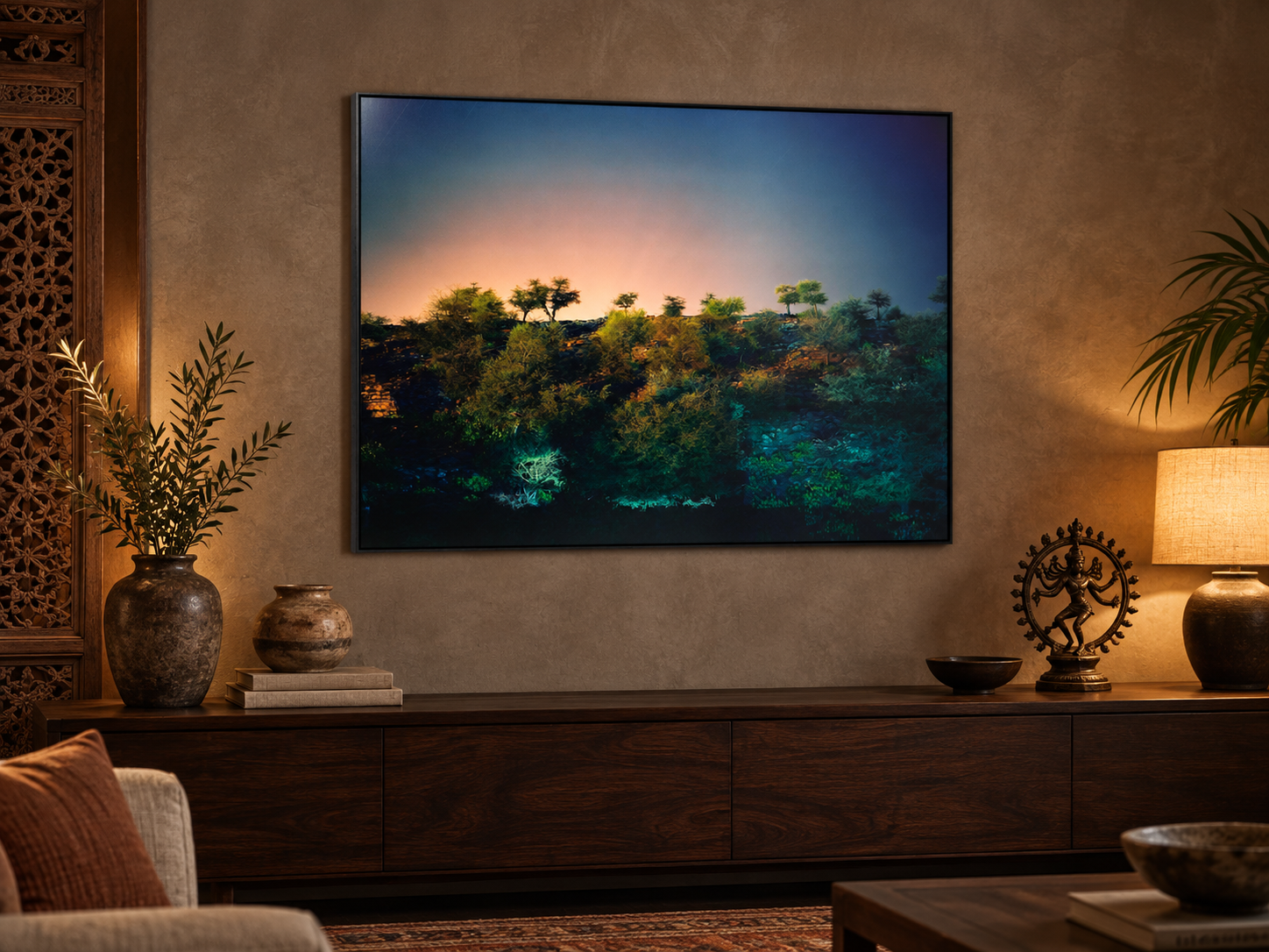 Visualisation d’intérieur avec l’œuvre photographique « Govardhan hill, Indien » d’André Wagner ; il ne s’agit pas d’une installation photographiée.