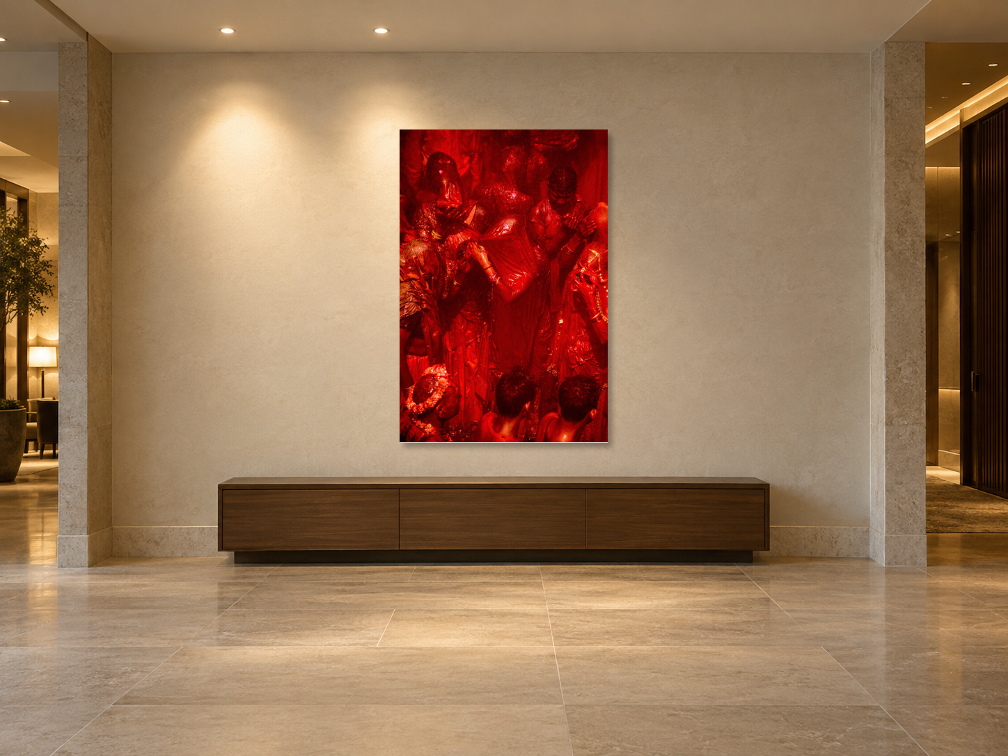 Visualisation d’intérieur avec l’œuvre photographique « Holi 1, Indien » d’André Wagner ; il ne s’agit pas d’une installation photographiée.