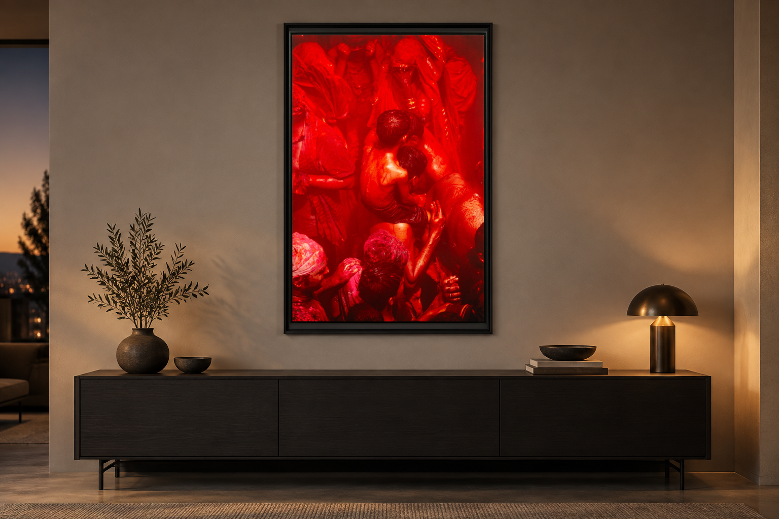 Visualisation d’intérieur avec l’œuvre photographique « Holi 2, Indien » d’André Wagner ; il ne s’agit pas d’une installation photographiée.
