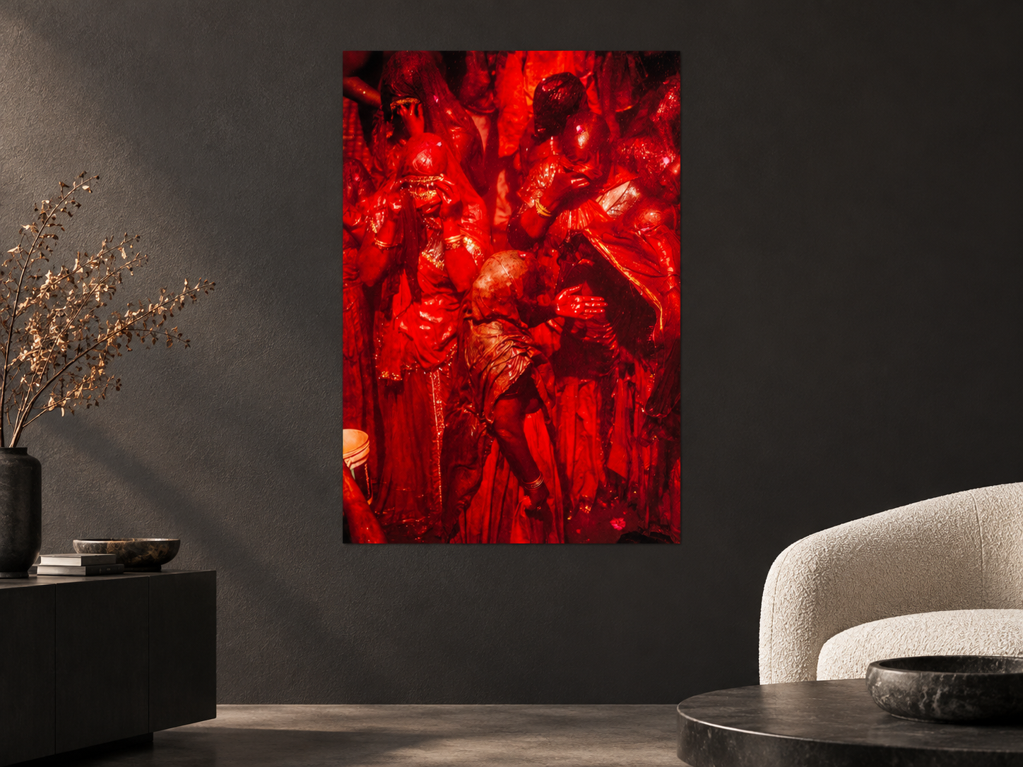 Visualisation d’intérieur avec l’œuvre photographique « Holi 4, Indien » d’André Wagner ; il ne s’agit pas d’une installation photographiée.