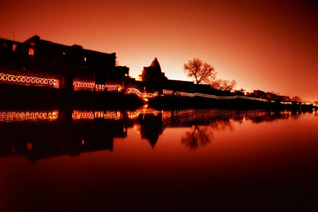 View of the photographic artwork &ldquo;Holy Contrast, Indien&rdquo; by Andr&eacute; Wagner.