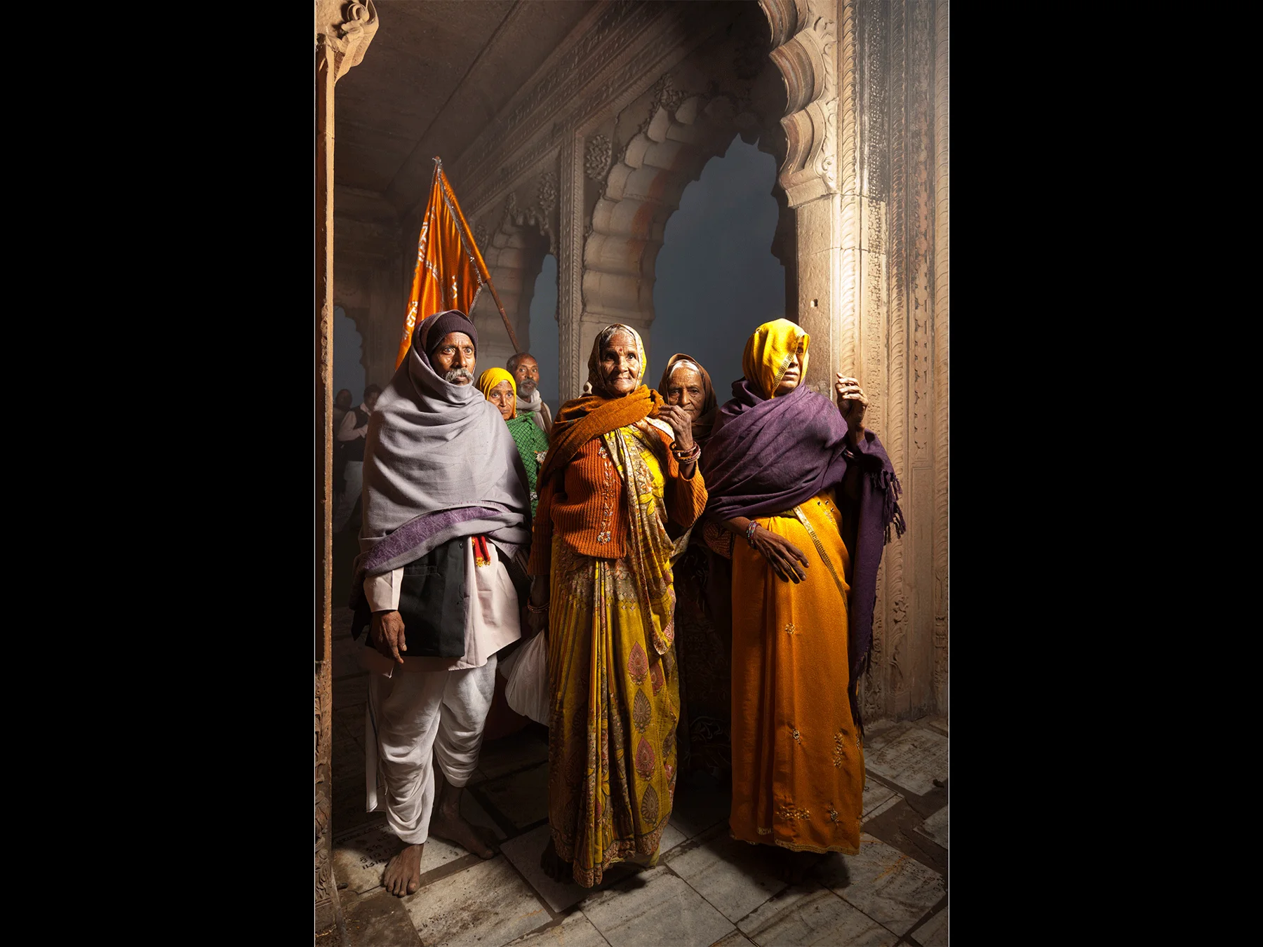 View of the photographic artwork &ldquo;Pilgrim Family, Indien&rdquo; by Andr&eacute; Wagner.