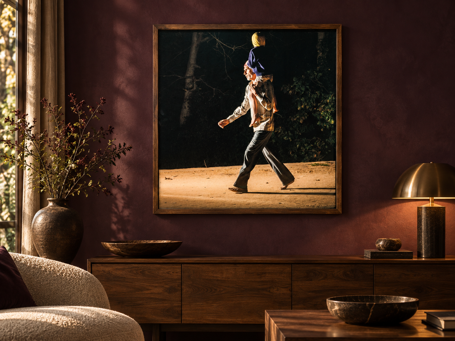Visualisation d’intérieur avec l’œuvre photographique « Pilgrims at govardhan 11, Indien » d’André Wagner ; il ne s’agit pas d’une installation photographiée.