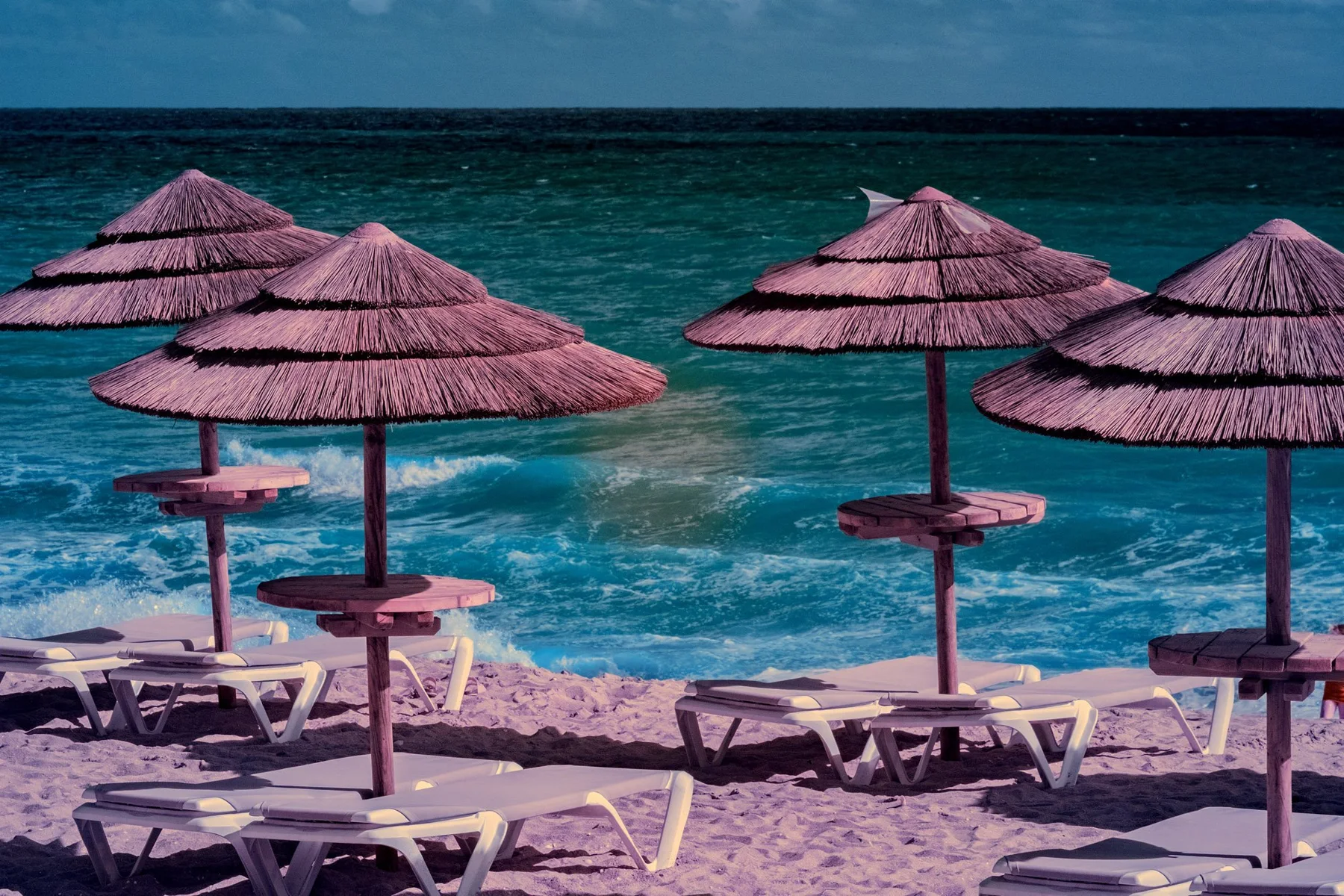 Parasols sur la plage.