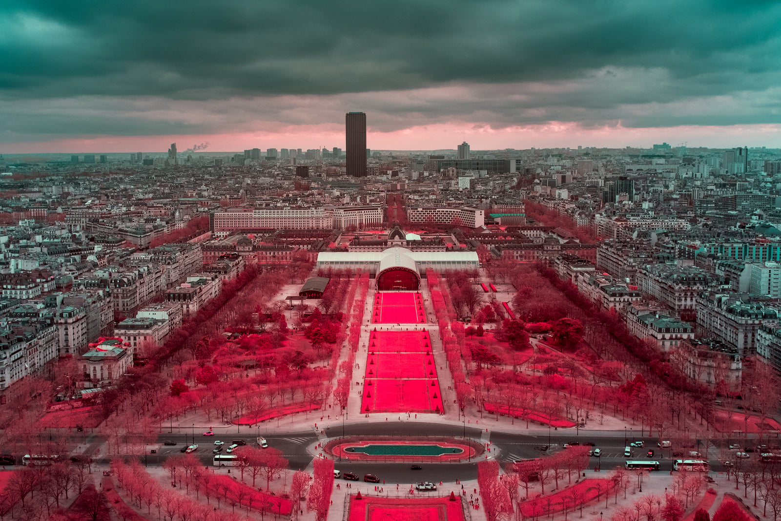 Photographie d’art infrarouge d’André Wagner: The red carpet of paris, Frankreich.