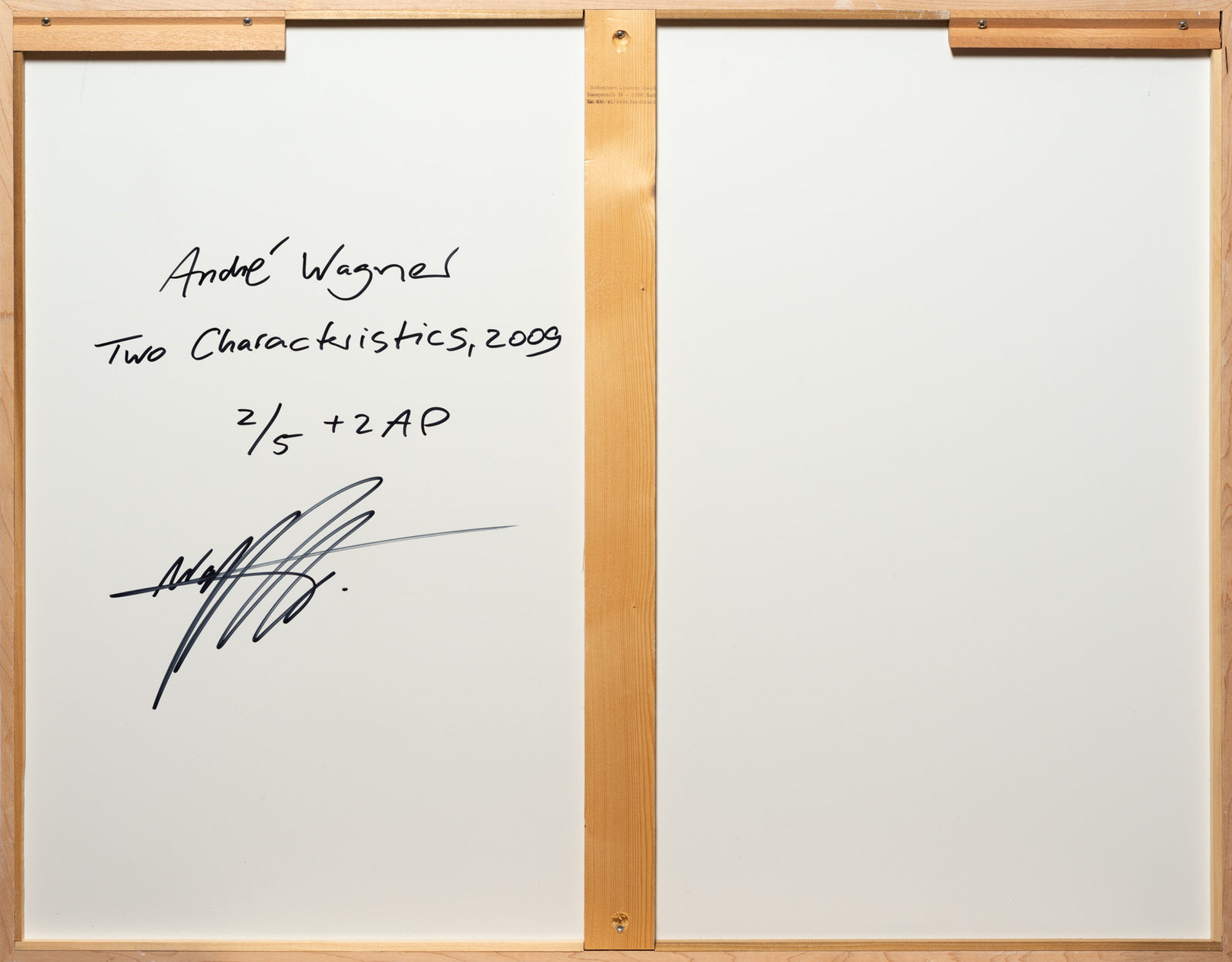 Vue du dos de l’œuvre photographique « Two characteristics, Spanien » d’André Wagner.
