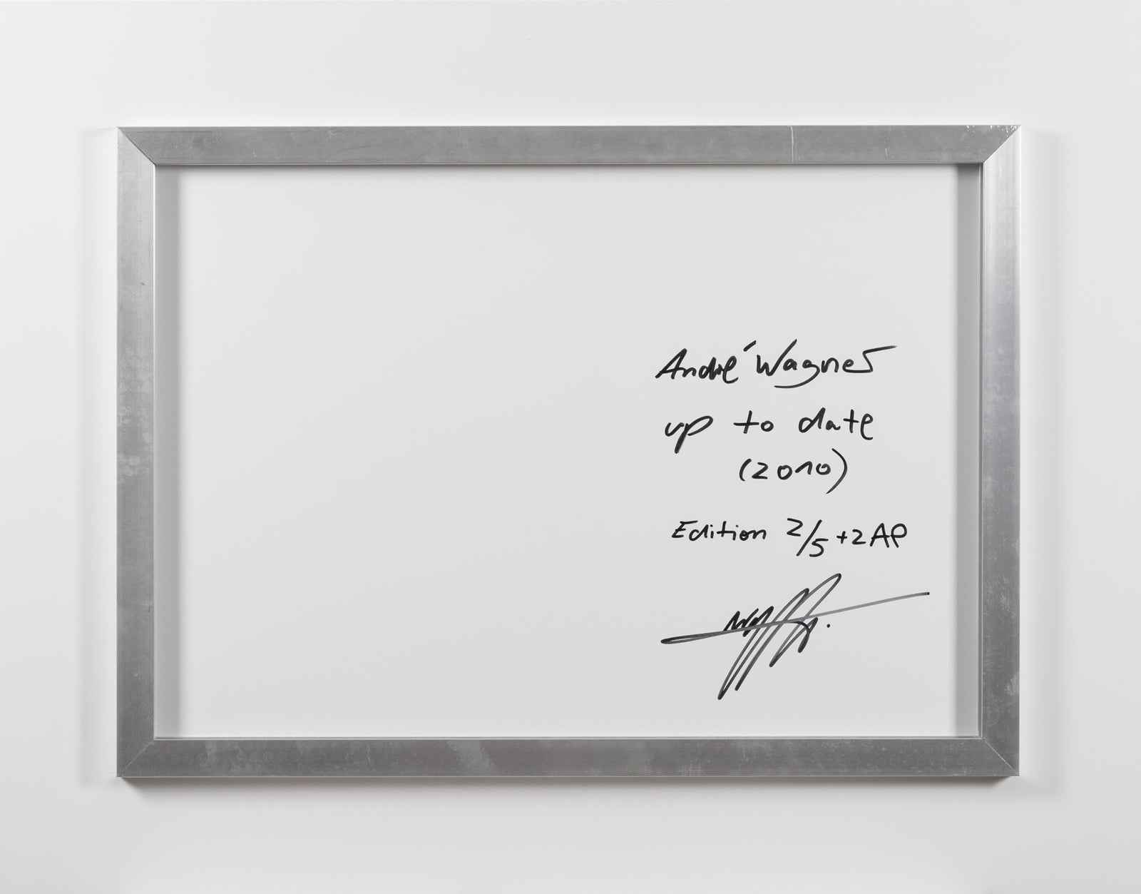Vue du dos de l’œuvre photographique « Up to date, Usa » d’André Wagner.