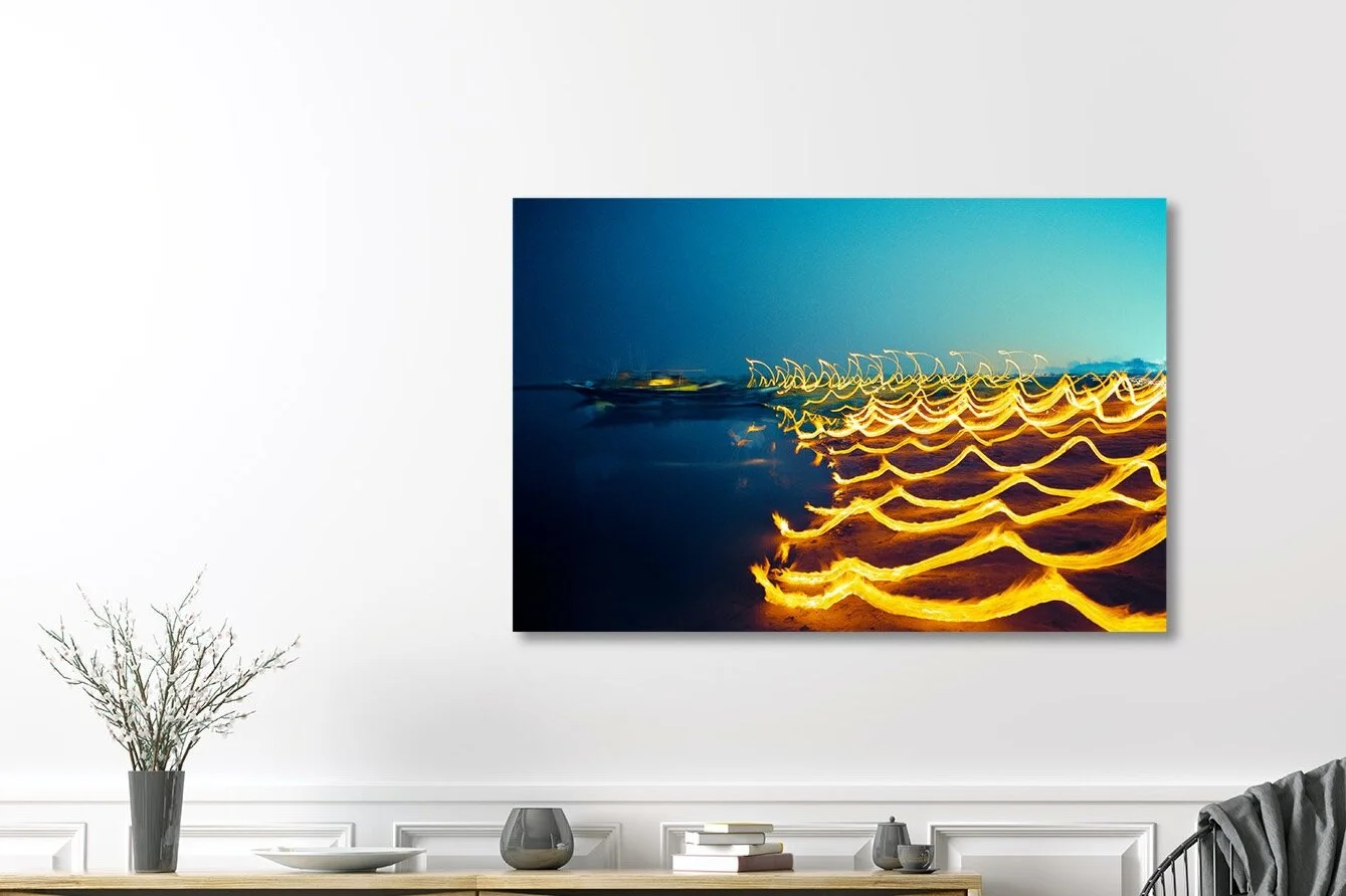 Interior visualization with the photographic artwork &ldquo;Vibrations, Indien&rdquo; by Andr&eacute; Wagner; not a photographed installation.