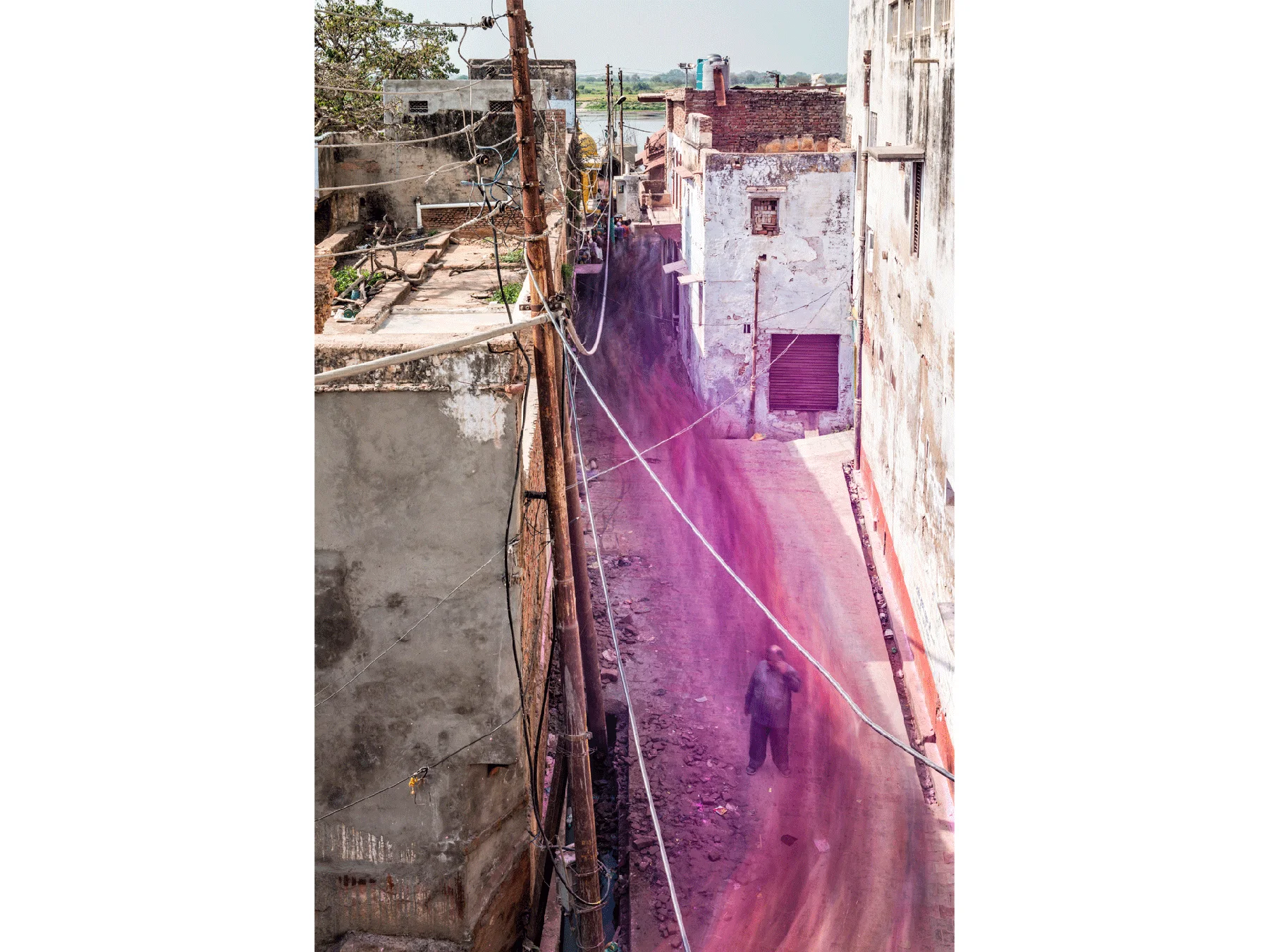 View of the photographic artwork &ldquo;Vrindavan Flow, Indien&rdquo; by Andr&eacute; Wagner.