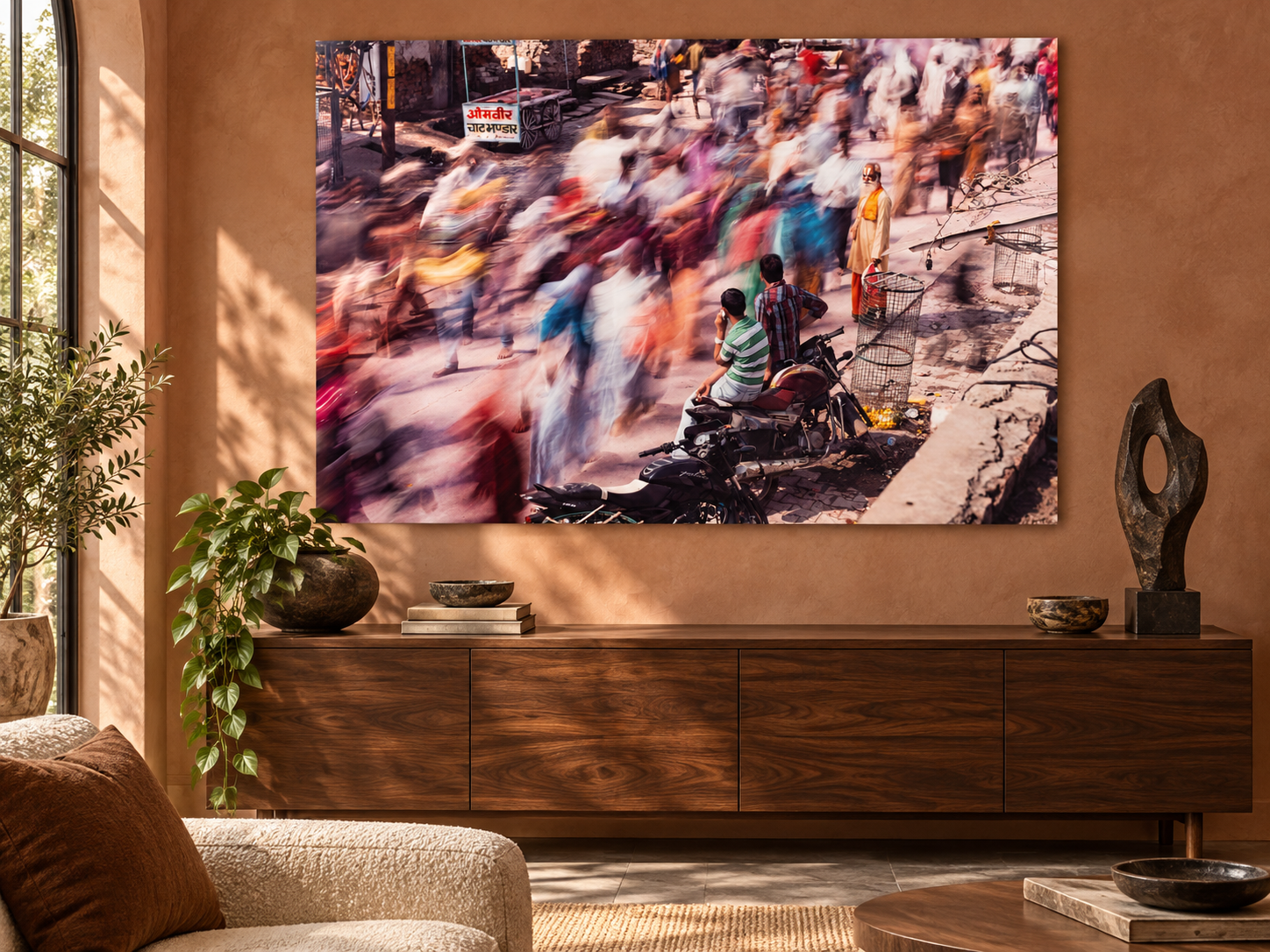 Visualisation d&rsquo;int&eacute;rieur avec l&rsquo;&oelig;uvre photographique &laquo; Vrindavan parikrama, Indien &raquo; d&rsquo;Andr&eacute; Wagner ; il ne s&rsquo;agit pas d&rsquo;une installation photographi&eacute;e.