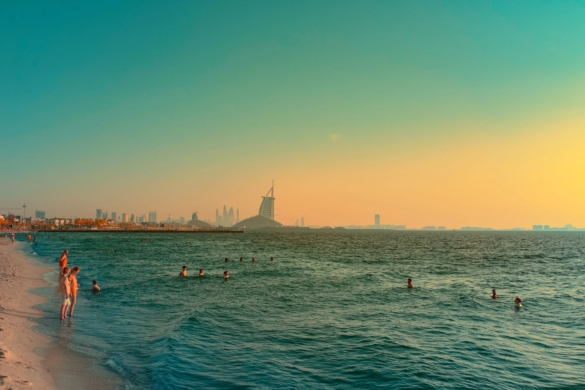 Photographie d&rsquo;art infrarouge d&rsquo;Andr&eacute; Wagner: Where the Desert Meets the Sea.