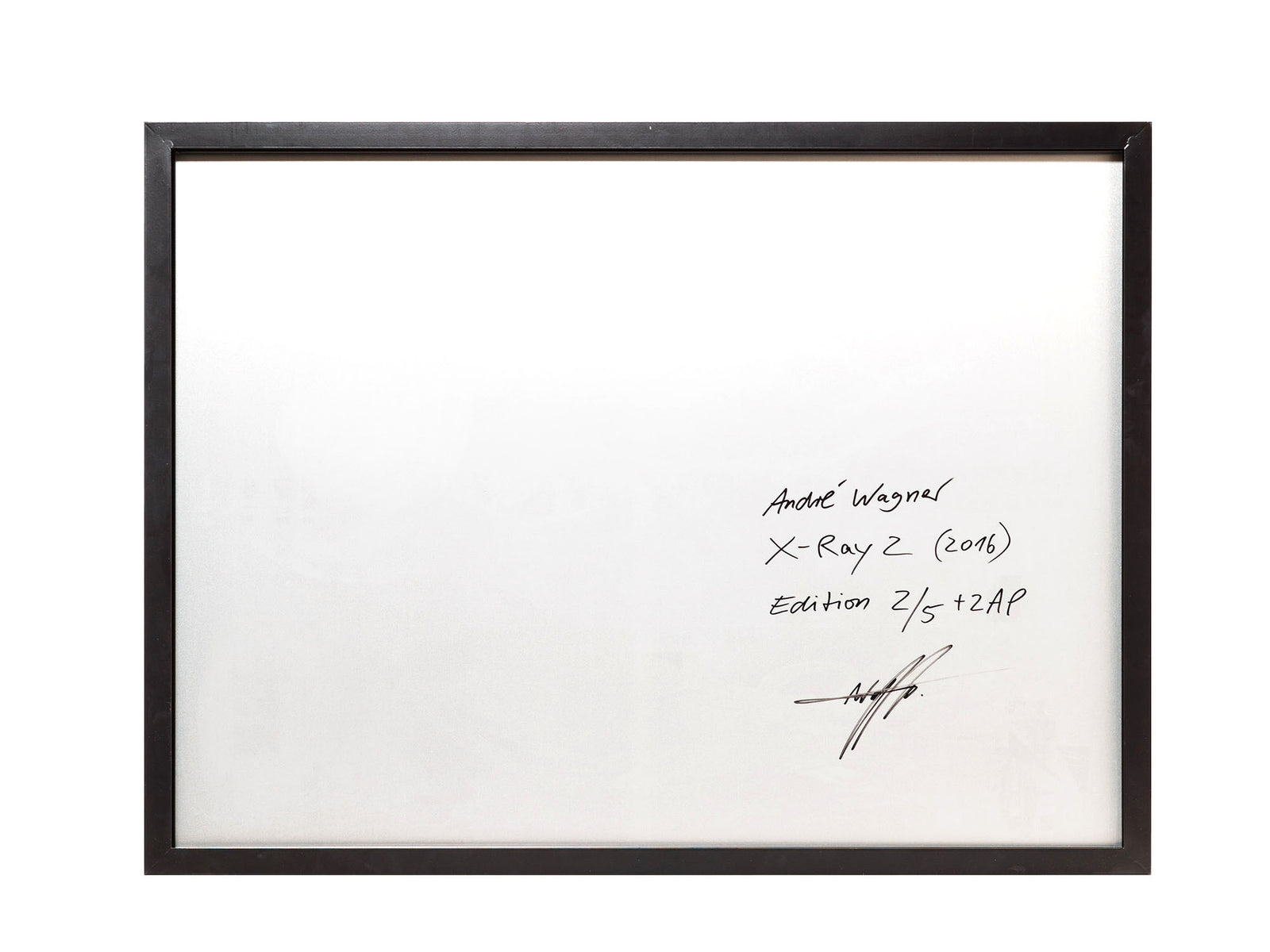 Vue du dos de l’œuvre photographique « X-ray 2, Japan » d’André Wagner.