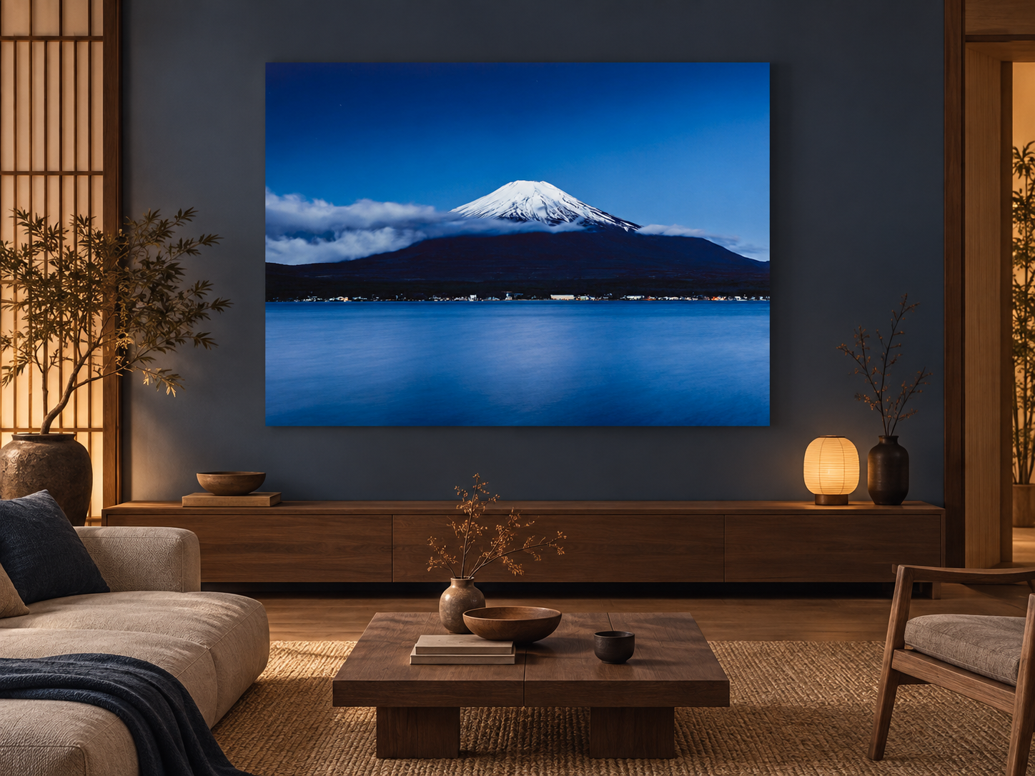 KI-generierte Raumvisualisierung – Mt. Fuji at Night, Japan. Darstellung dient der Orientierung zu Größe und Wirkung; keine fotografierte Installation.