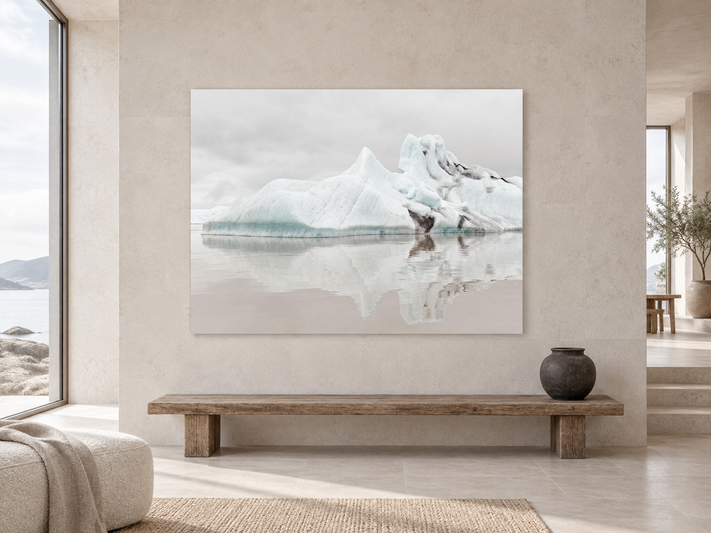 Visualisation d’intérieur générée par IA – JÖKULSÁRLÒN GLACIER LAGOON 2, ISLAND dans un intérieur de collectionneur d’inspiration nordique. Présentation indicative du format et de l’effet spatial ; il ne s’agit pas d’une installation photographiée.