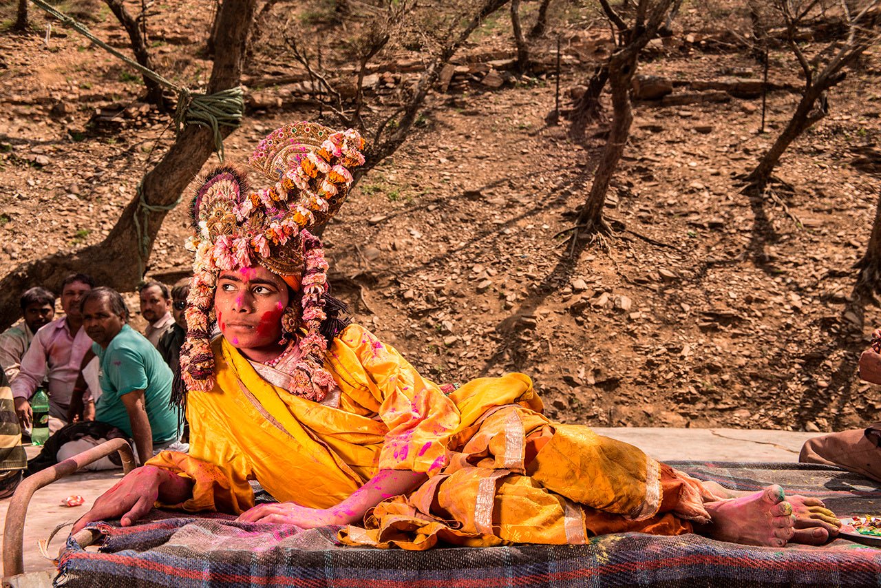 Krishna plays holi, Indien