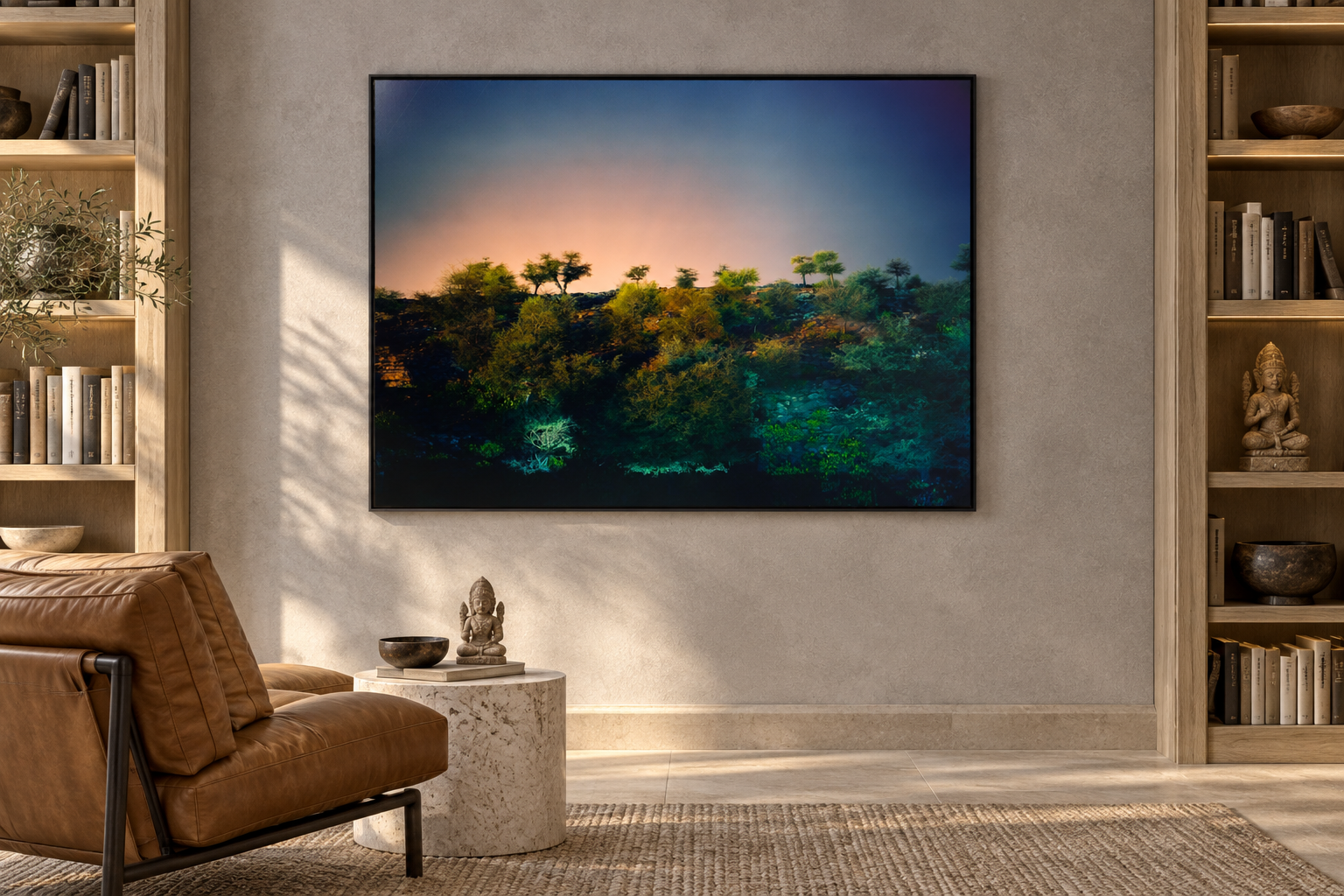 KI-generierte Raumvisualisierung – GOVARDHAN HILL, INDIEN in der Sammlerbibliothek. Orientierung zu Größe und Wirkung; keine fotografierte Installation.