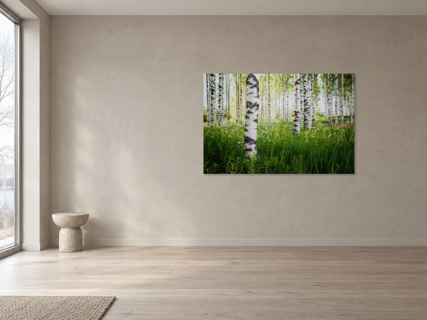 Visualisation d’intérieur – BIRKENWALD, FINNLAND, 111 × 167 cm. Original inchangé, œuvre au format paysage représentée à l’échelle sur un mur dégagé en pierre claire.