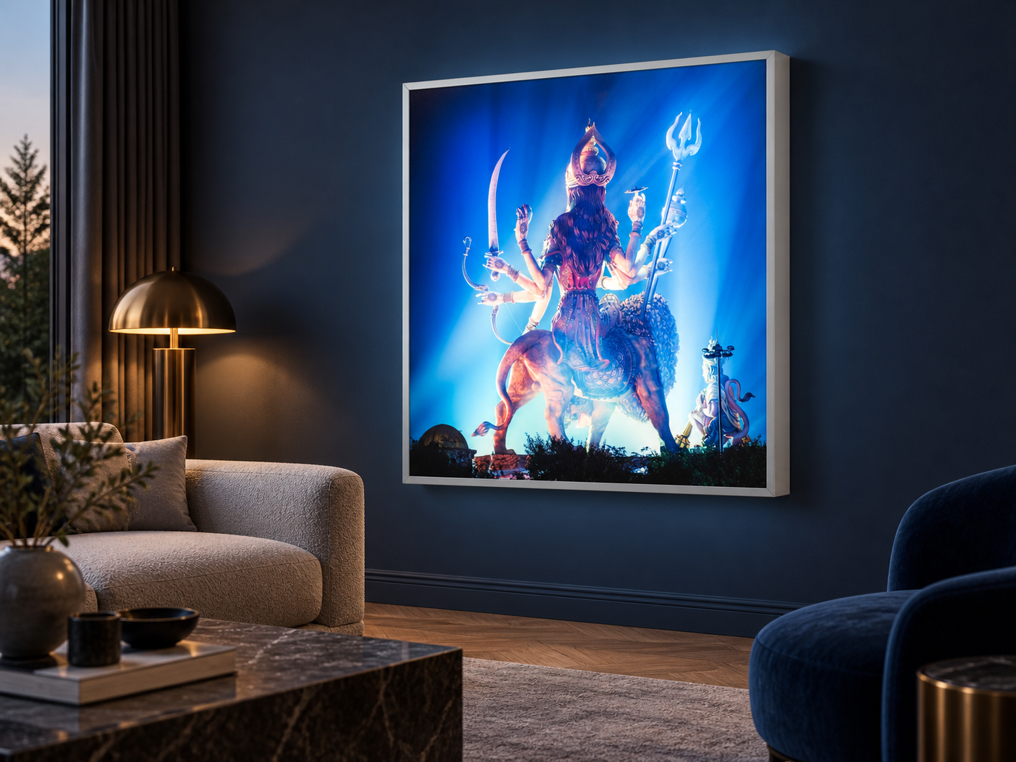 KI-generierte Raumvisualisierung – SPIRITUAL ARCHITECTURE DURGA AND HANUMAN, INDIEN als reale Leuchtbox. Orientierung zu Größe und Wirkung; keine fotografierte Installation.